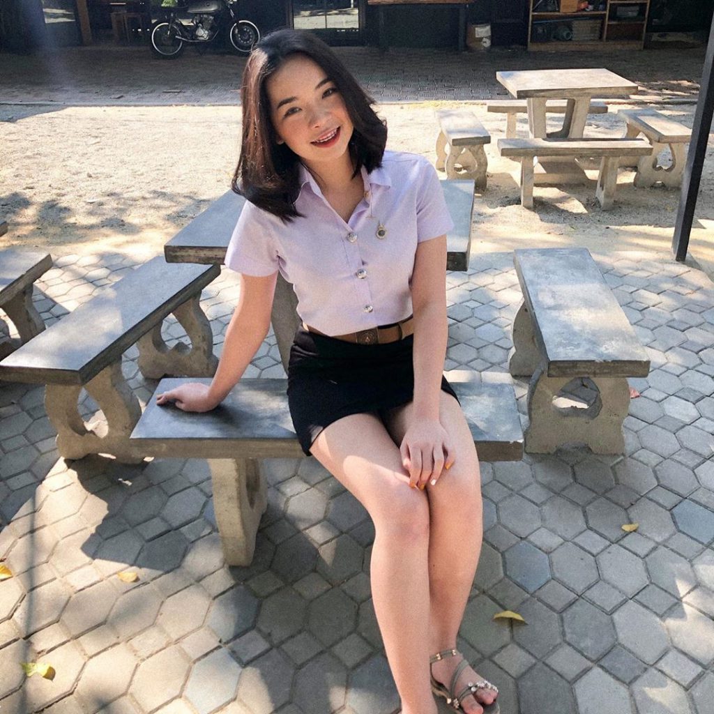 รูปสาวนักศึกษา
